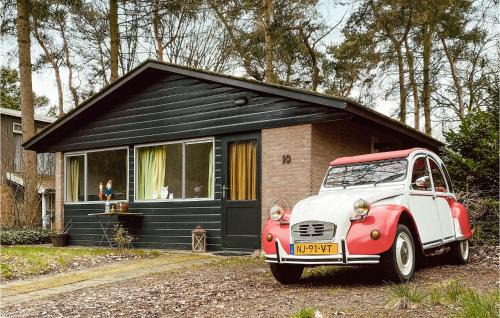 Stunning Stacaravan In Rheezerveen