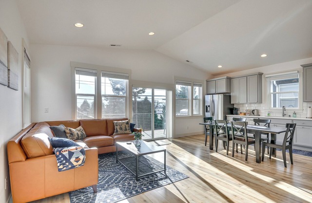 Stunning Stevenson Retreat w/Mountain Views!