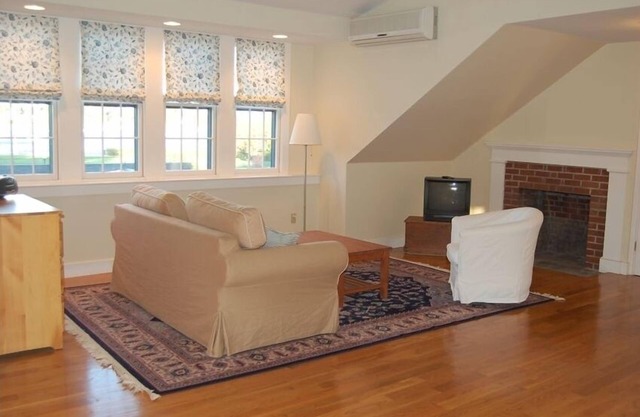 Stunning Studio with Harbor Views - Downtown Historic District