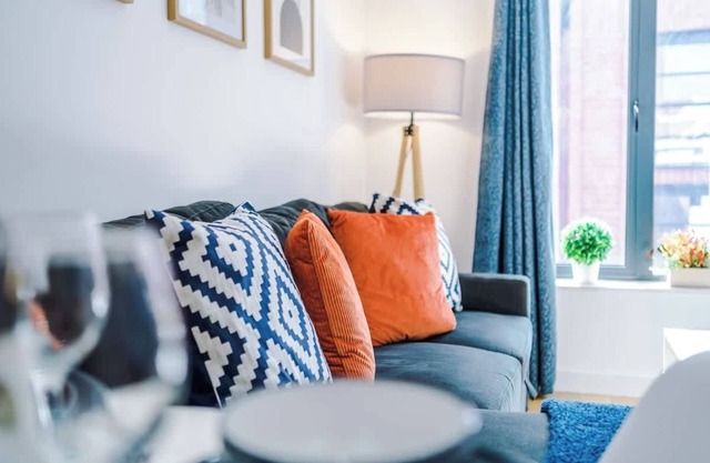 Stunning & Stylish apartment, City Centre, Sleep 6