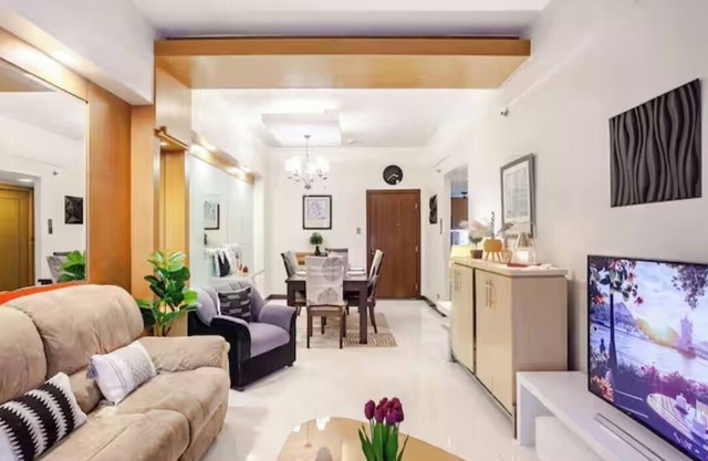 Stunning Suite 10 Steps from Eastwood Mall