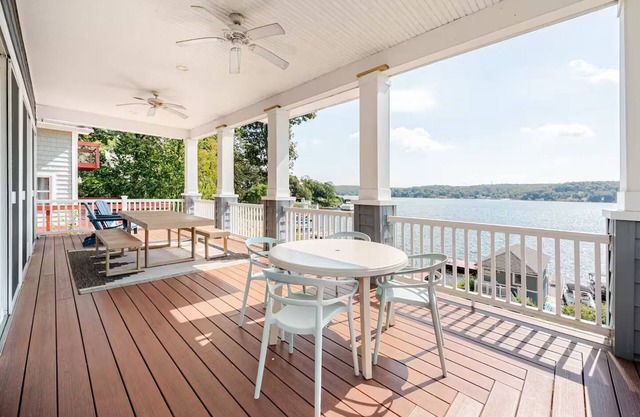 Stunning sun-drenched lakefront 4-bedroom house