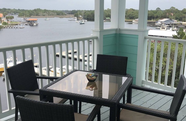 Stunning Top Floor Views of The Steinhatchee River with Private Boat Slip/Pool!