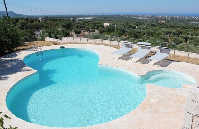 Stunning Trullo with very large pool and amazing Sea View - excellent WiFi