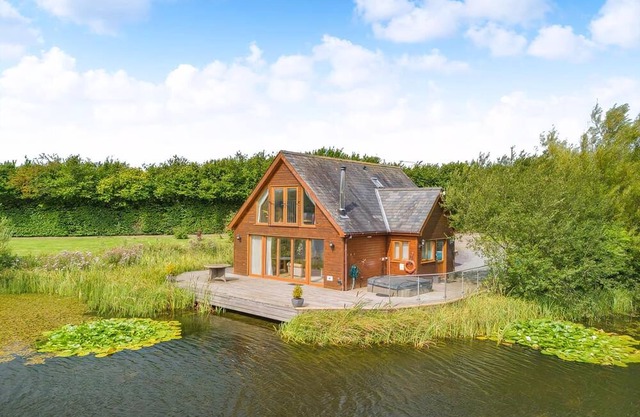 Stunning two storey contemporary lodge on the edge of the lake.