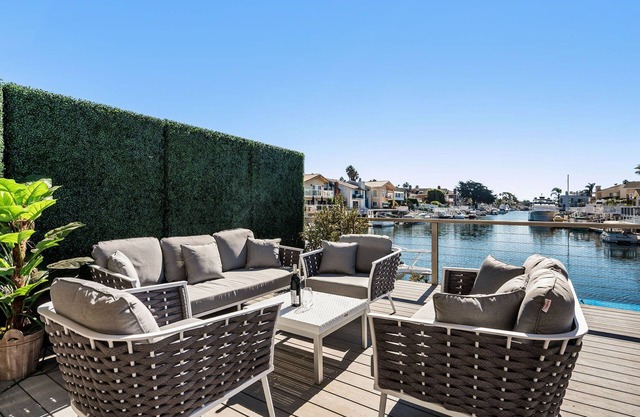 Stunning, upscale waterfront house in Oxnard, CA