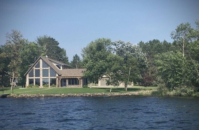 Stunning vacation home on fabulous Wolf Lake