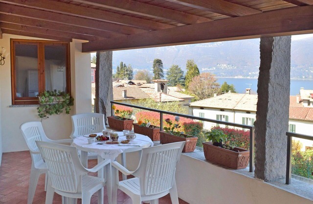 Stunning villa for 4 guests with TV, terrace, pets allowed and parking