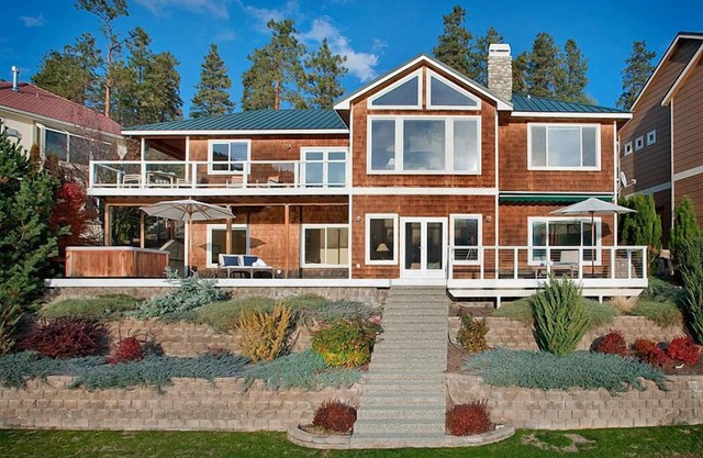 Stunning View/Waterfront Home on Lake Chelan, STR Permit 000366