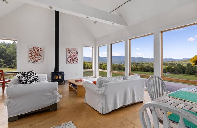 Stunning Views 20 Mins to Jay Peak Cozy 2 BR With WiFi