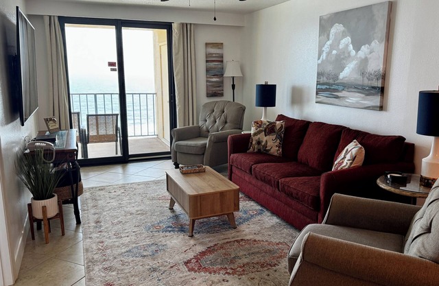 Stunning views - beautiful condo on the beach on the 12th floor - great location