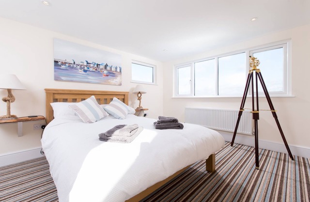 Stunning views, enclosed garden & private off road parking