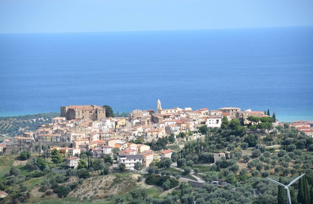 Stunning views from this beautifully located house in the heart of Calopezzati.