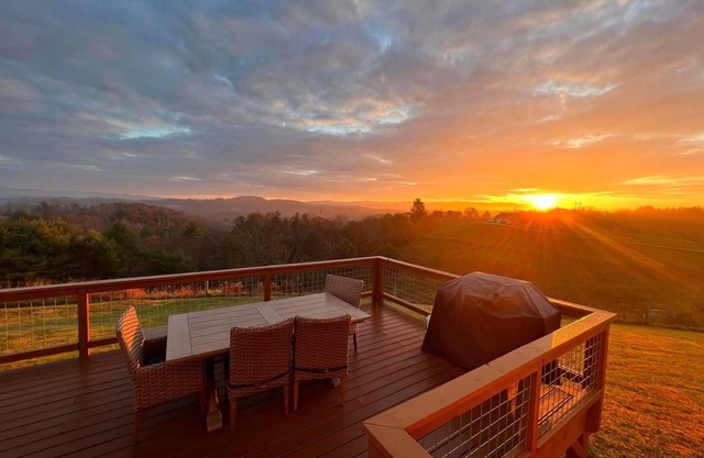 Stunning Views on 10 Acres + Biltmore Pass | Peaceful Artist's Retreat