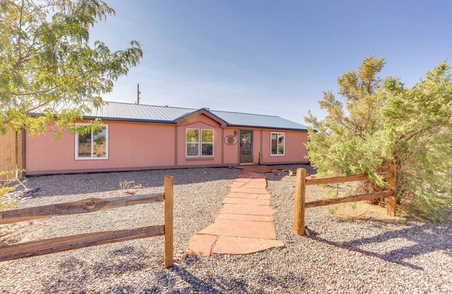 Stunning Views: Quiet Bluff Home Near Hiking!