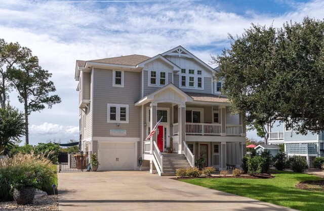 Stunning Views With Pool, Family Room, Resort Perks