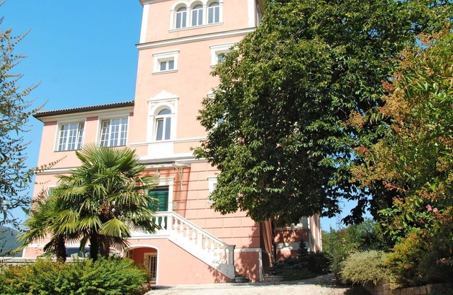 Stunning villa for 6 guests with WIFI, TV, patio and parking