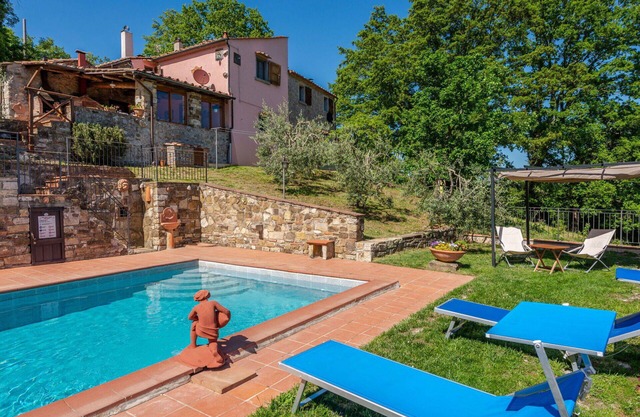 Stunning villa for 11 people with WIFI, private pool, TV, terrace, pets allowed and parking