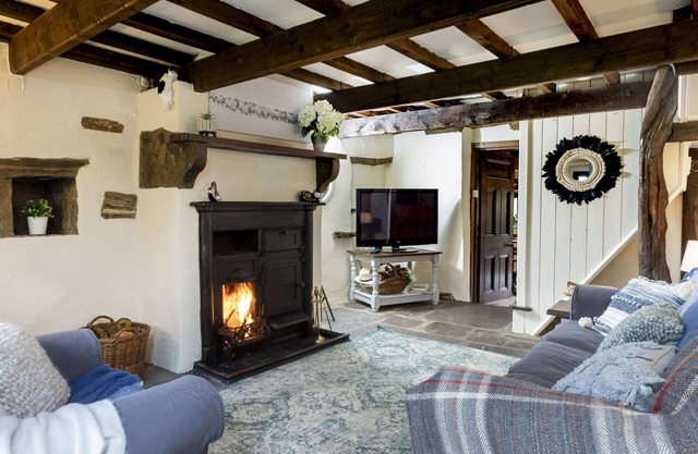 Stunning villa for 2 guests with WIFI, TV, pets allowed and parking