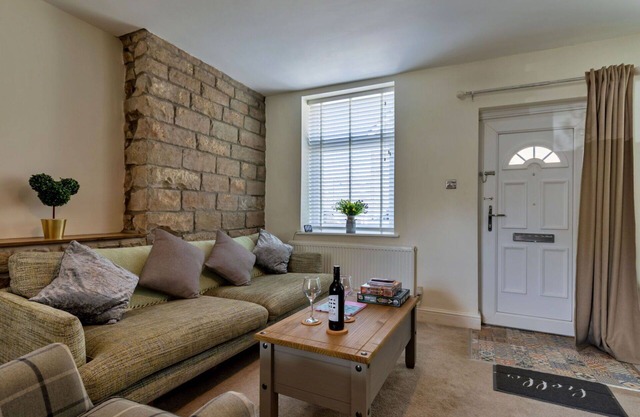Stunning villa for 2 people with WIFI, pets allowed and parking