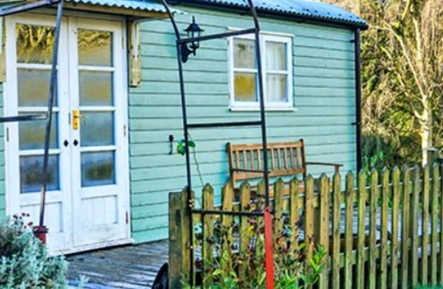 Stunning villa for 2 guests with WIFI, pets allowed and parking