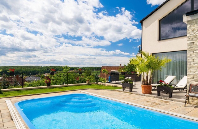 Stunning villa for 4 guests with WIFI, pool, TV, balcony and panoramic view
