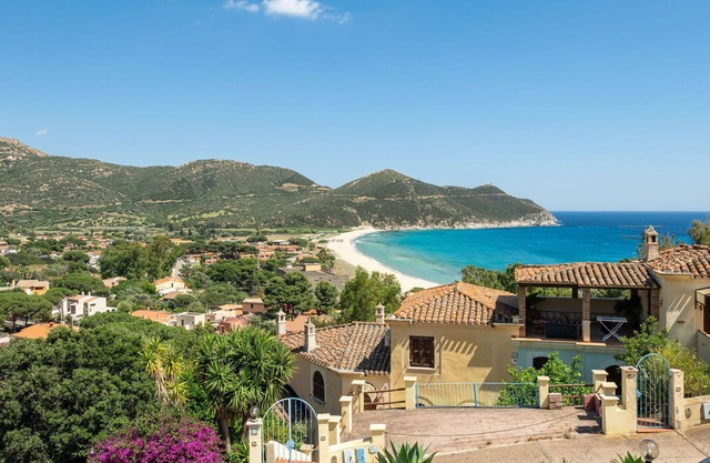 Stunning villa for 6 people with WIFI, A/C, TV, patio and parking