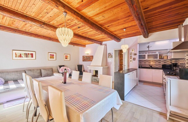 Stunning villa for 8 guests with WIFI and TV