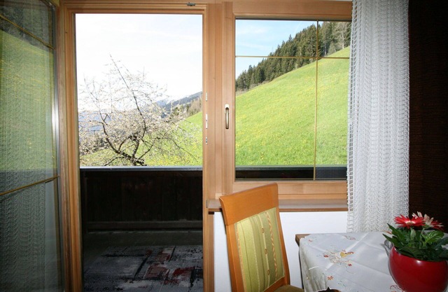 Stunning villa for 4 people with TV, patio, pets allowed and parking