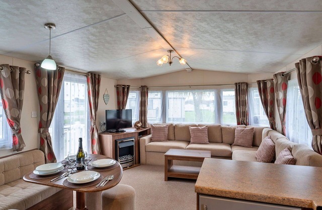 Stunning villa for 6 guests with WIFI, pool, terrace, pets allowed and parking