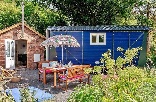 Stunning villa for 4 people with terrace and parking