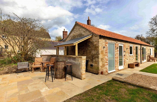 Stunning villa for 2 people with WIFI, terrace, pets allowed and parking