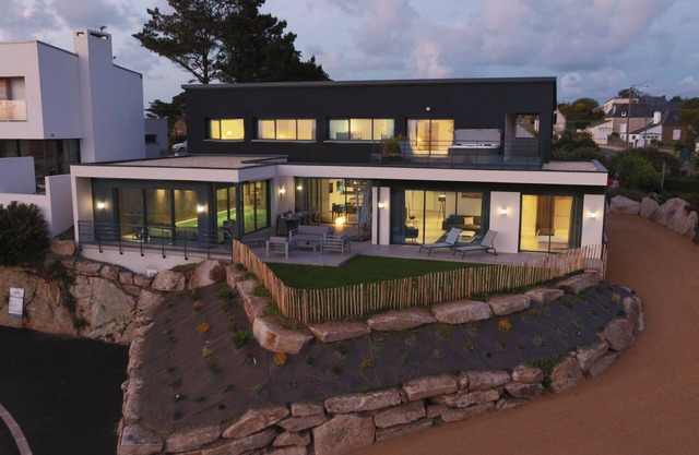 Stunning villa with sea view Jacuzzi, sauna, and heated indoor pool