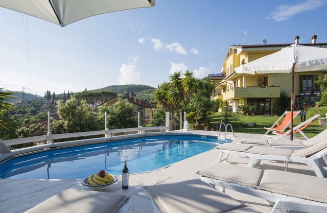 Stunning villa with private pool, WIFI, TV, terrace, pets allowed and parking, close to Viareggio