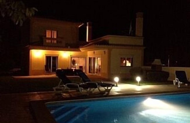 Stunning Villa with Private Infinity Pool, hot tub and fire-pit
