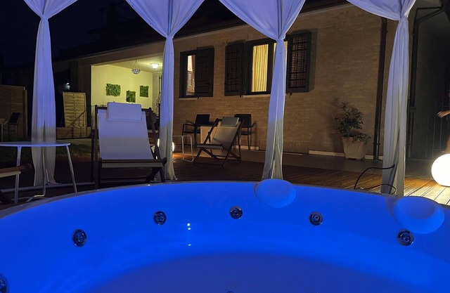 Stunning villa with sauna, WIFI, hot tub, A/C, TV, patio, pets allowed, panoramic view and park.