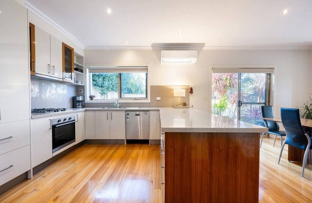 Stunning Vista | City Skyline | Riverview Parkland