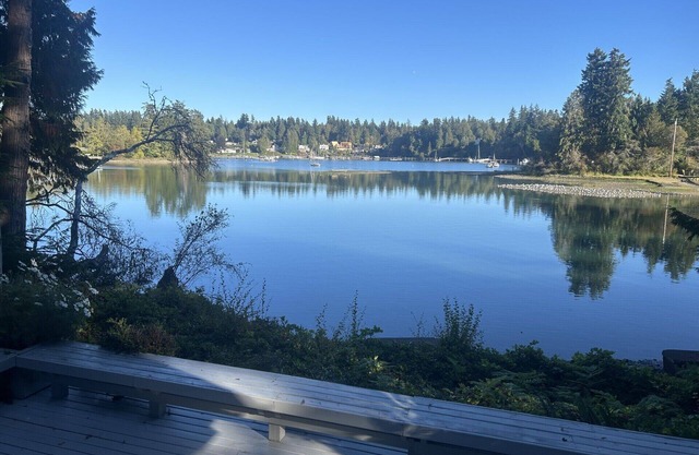 Stunning Waterfront Retreat In Port Madison Bainbridge Island-Furnished