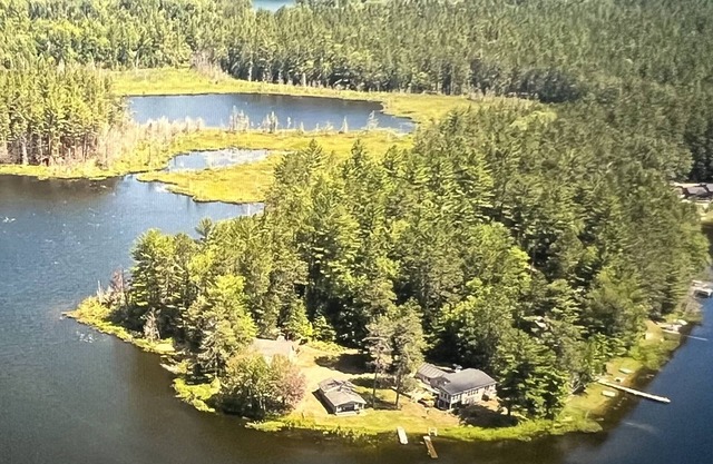 Stunning water views. 7 minutes from Munising Pictured Rocks boat cruises.