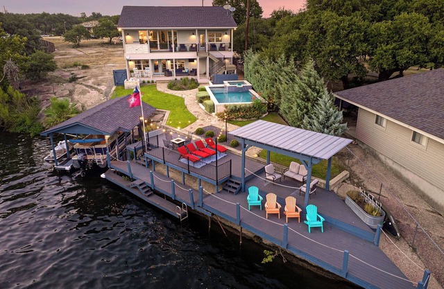 Stunning Waterfront Getaway: Open Water & Canal, Pool & Hot Tub