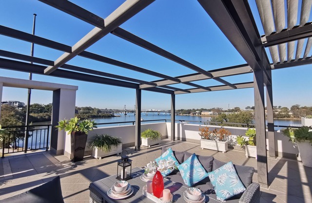 Stunning waterfront oasis with beautifull rooftop terrace/Olypmic Park/Ferry