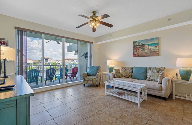 Stunning waterfront boating and beach PARADISE!