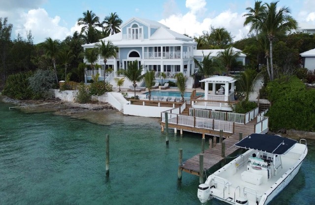 Stunning Waterfront Home in Great Exuma, Bahamas!