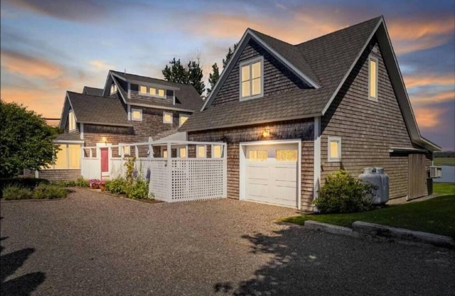 Stunning Waterfront Home in Scarborough Near Pine Point