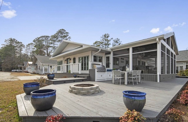 Stunning Waterfront Home & Panoramic Lake Views