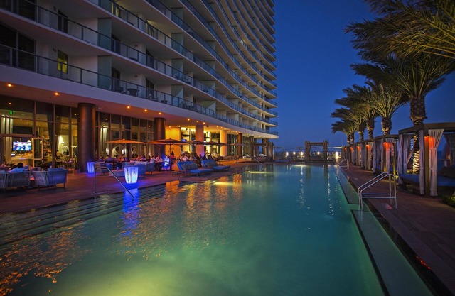 Stunning well maintained 2-Bed Suite, Ocean Front Location, Walk to Diplomat