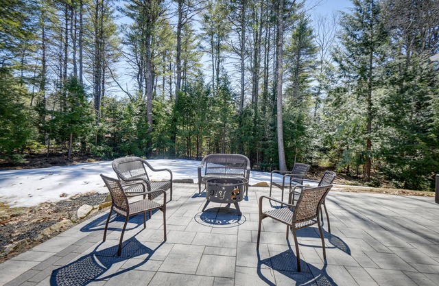 Stunning Wells Home w/Fire Pit & Porch!