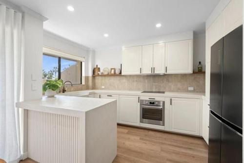 Stunningly renovated 2 bed apartment