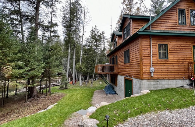 Sturgeon Riverfront Cedar Cabin