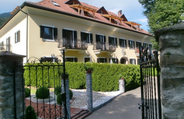 STYLE APARTMENT WITH 2 BALCONIES AND MOUNTAIN VIEW